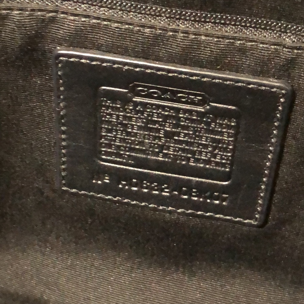 Coach Hamptons Signature C Medium Carryall Tote Bag. In GUC
Black Leather - Picture 14 of 15